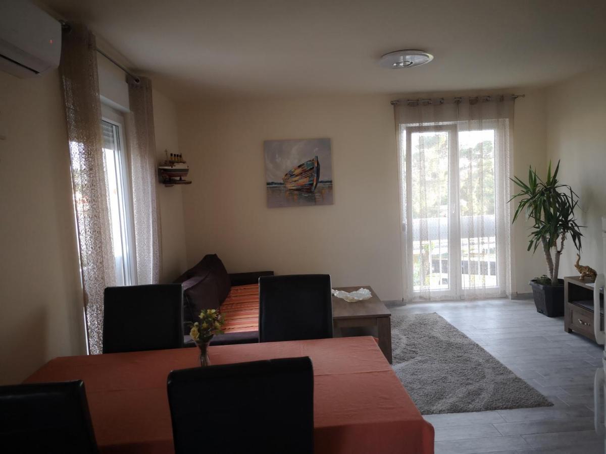 Apartman Petrovic City Center 特罗吉尔 外观 照片
